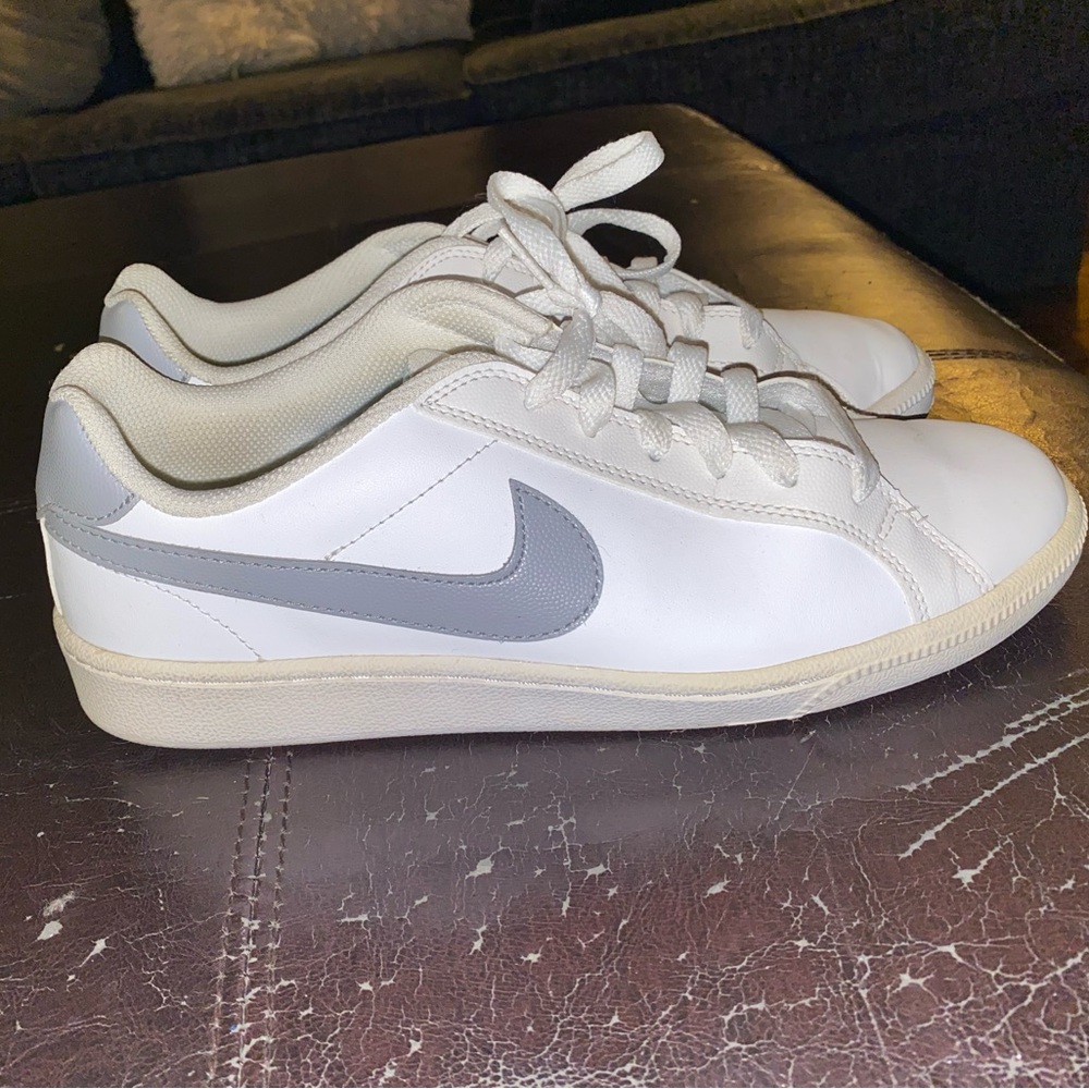 NIKE SNEAKERS